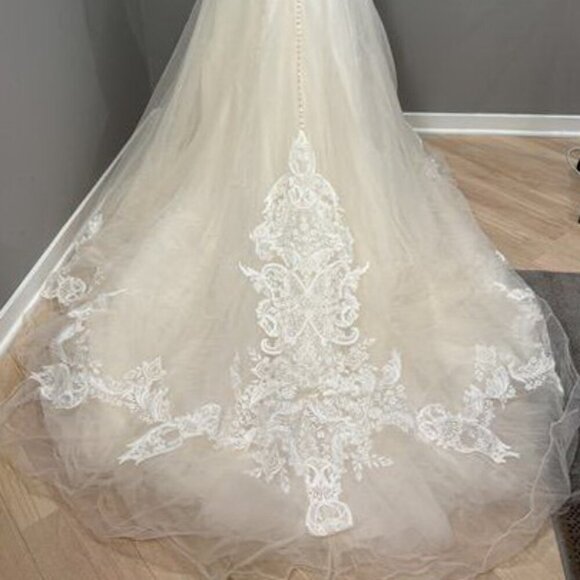 Justin Alexander Sand Nude Lace Portrait Neckline and Tulle Skirt - Picture 4 of 5